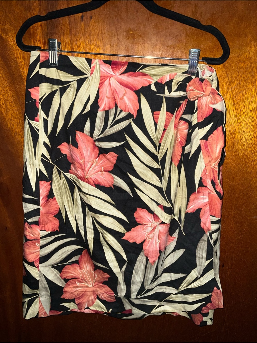 Vintage Tommy Bahama Black and Coral Tropical Print Skirt